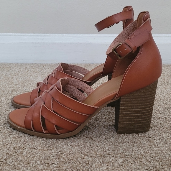 Universal Thread heeled wowen sandals - Picture 1 of 8